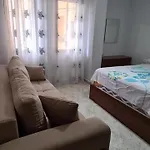 Laura *